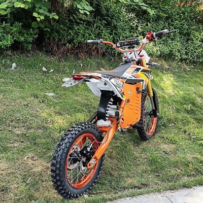 Las aventuras fuera de carretera mejoradas con la motocicleta eléctrica de Aotong Motor de 60V 2000W