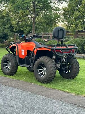 Vehículo todo terreno 4x4 de 350cc con sistema de transmisión de potencia y neumáticos de 25x8-12/25x10-12