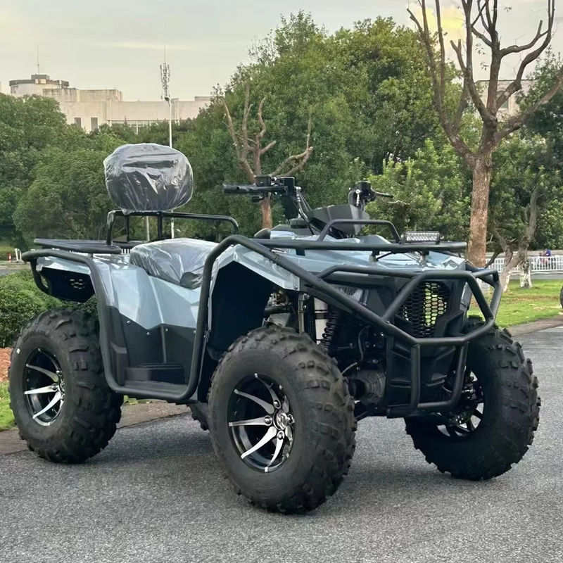 Vehículo todo terreno 4x4 de 350cc con sistema de transmisión de potencia y neumáticos de 25x8-12/25x10-12
